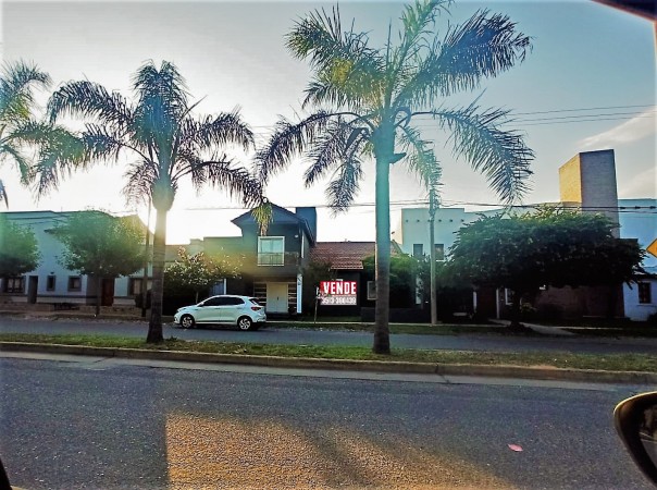 TEJAS DEL SUR I - CASA 3 DORM + ESCRITORIO - PILETA - LOTE 360M2