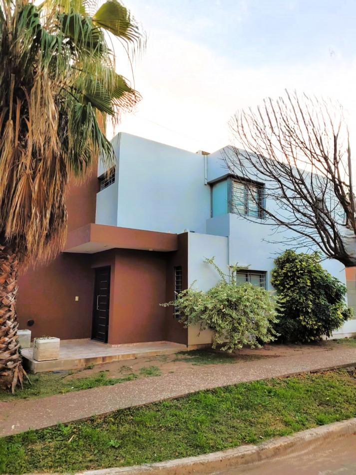 DUPLEX DE 182m2 c/PILETA - CAÑITAS -