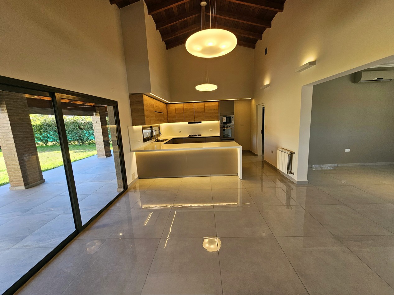 LUJO Y FUNCIONALIDAD CONJUGADOS EN ESTA CASA EN FINCAS 2