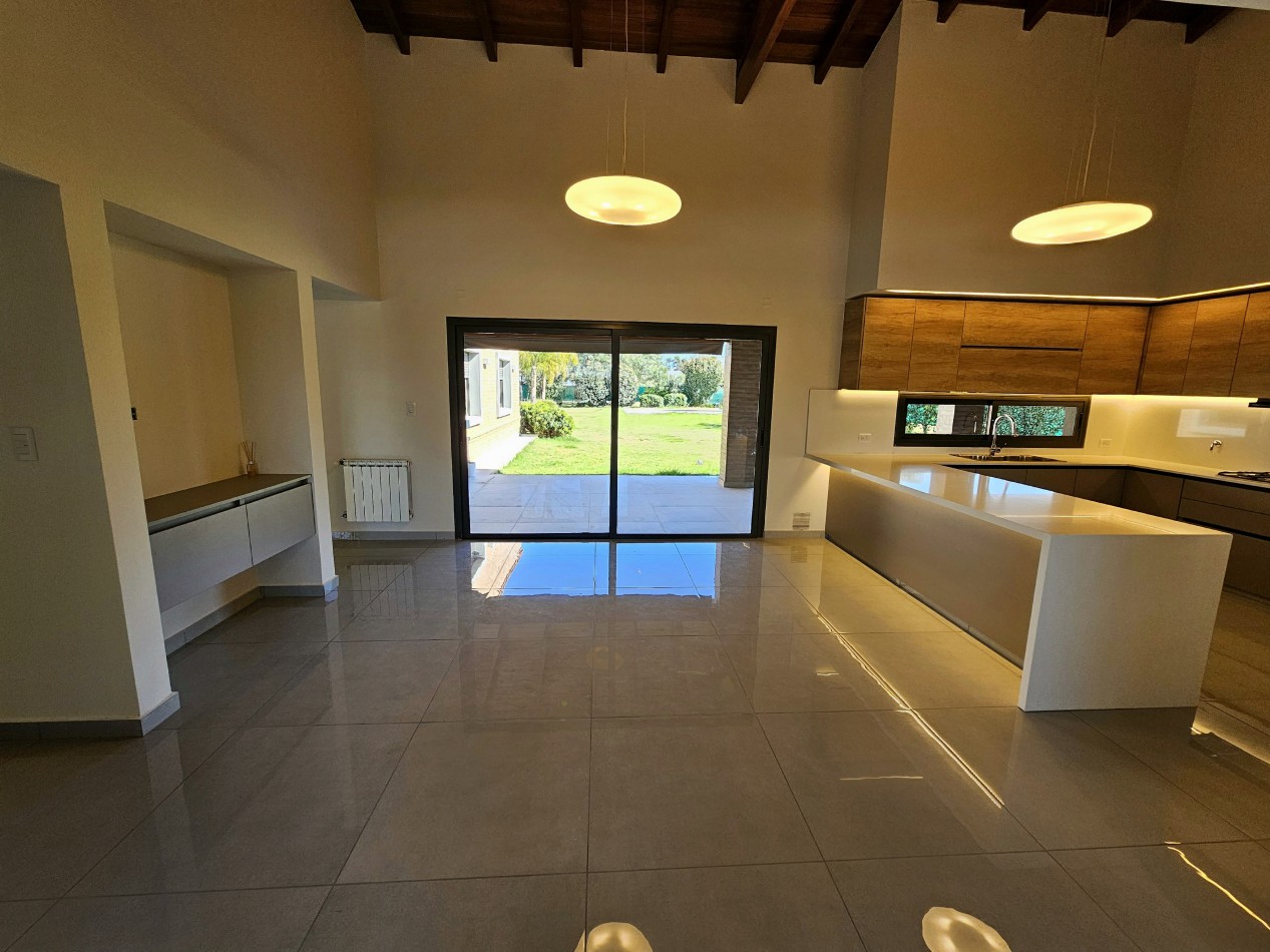 LUJO Y FUNCIONALIDAD CONJUGADOS EN ESTA CASA EN FINCAS 2