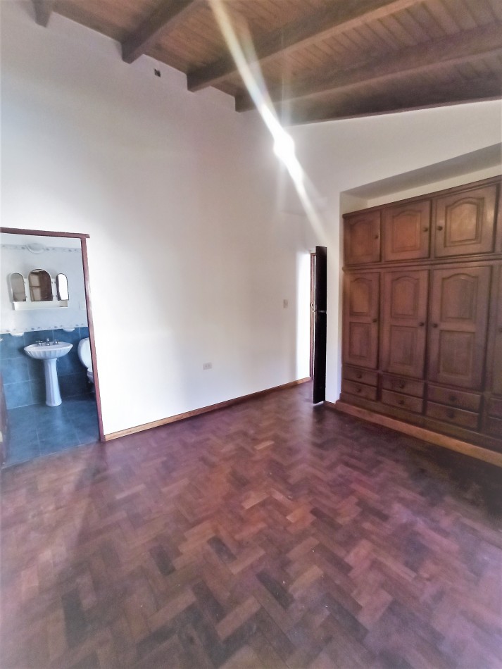 Tejas del Sur 1 | Casa con pileta y quincho | 4 dorm + dependencia |