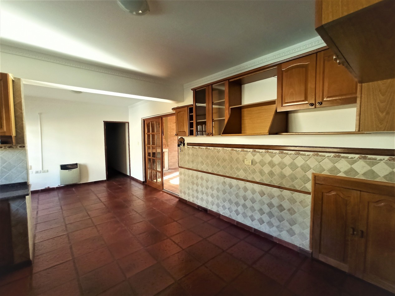 Tejas del Sur 1 | Casa con pileta y quincho | 4 dorm + dependencia |