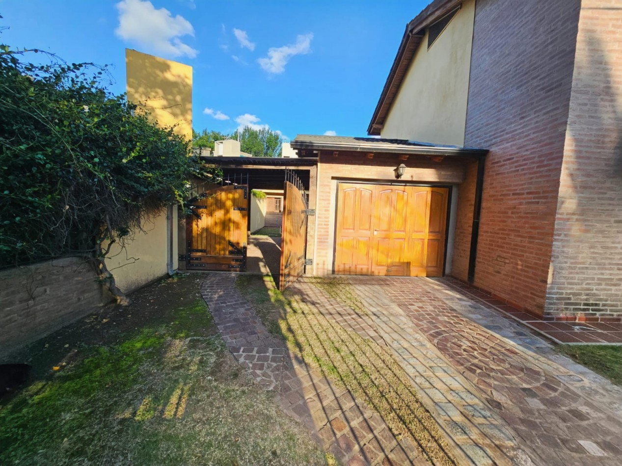 Tejas del Sur 1 | Casa con pileta y quincho | 4 dorm + dependencia |
