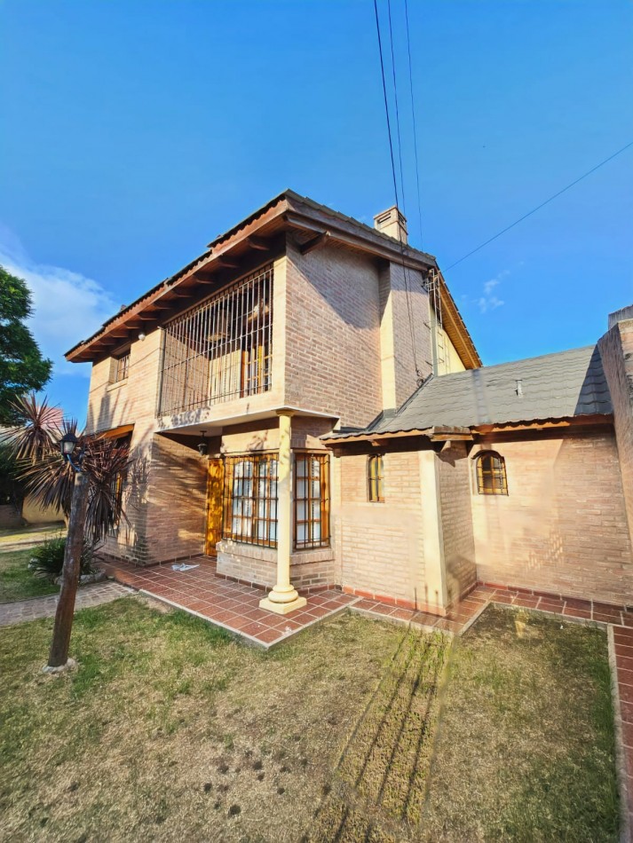 Tejas del Sur 1 | Casa con pileta y quincho | 4 dorm + dependencia |