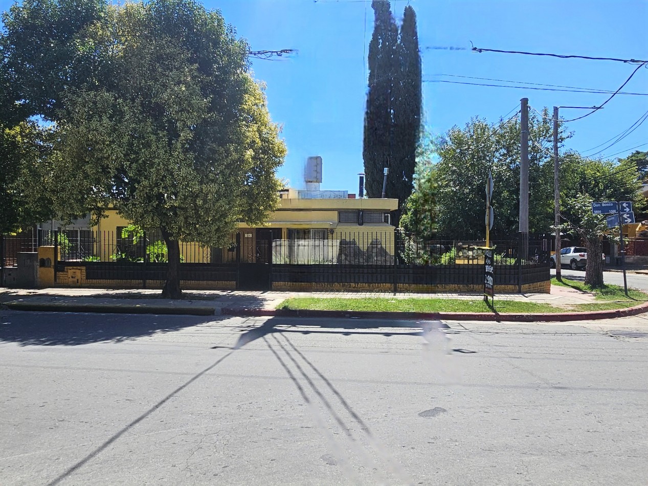 Casa Esquina + Anexo independiente | Quebrada de las Rosas |