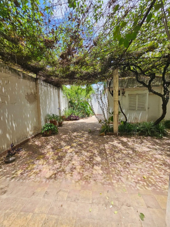 2 viviendas independientes en lote 515 m² | Patio + pileta + cochera | Santa Rosa (Alto Alberdi) 
