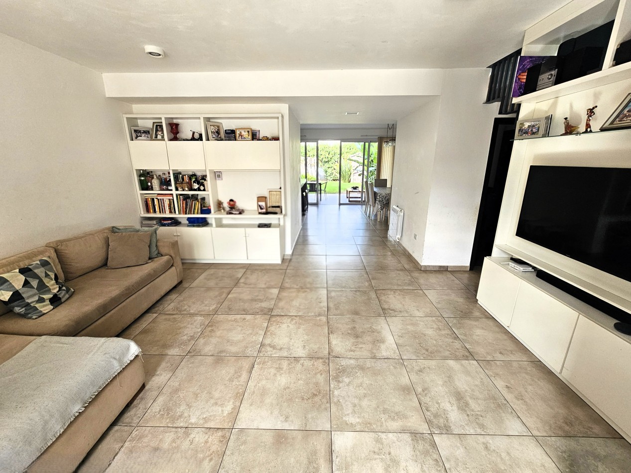 DUPLEX PREMIUM en Chacras del Sur | 3 dorm | suite | galeria con asador | jardin | 2 cocheras