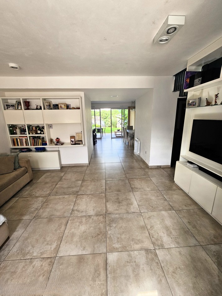 DUPLEX PREMIUM en Chacras del Sur | 3 dorm | suite | galeria con asador | jardin | 2 cocheras