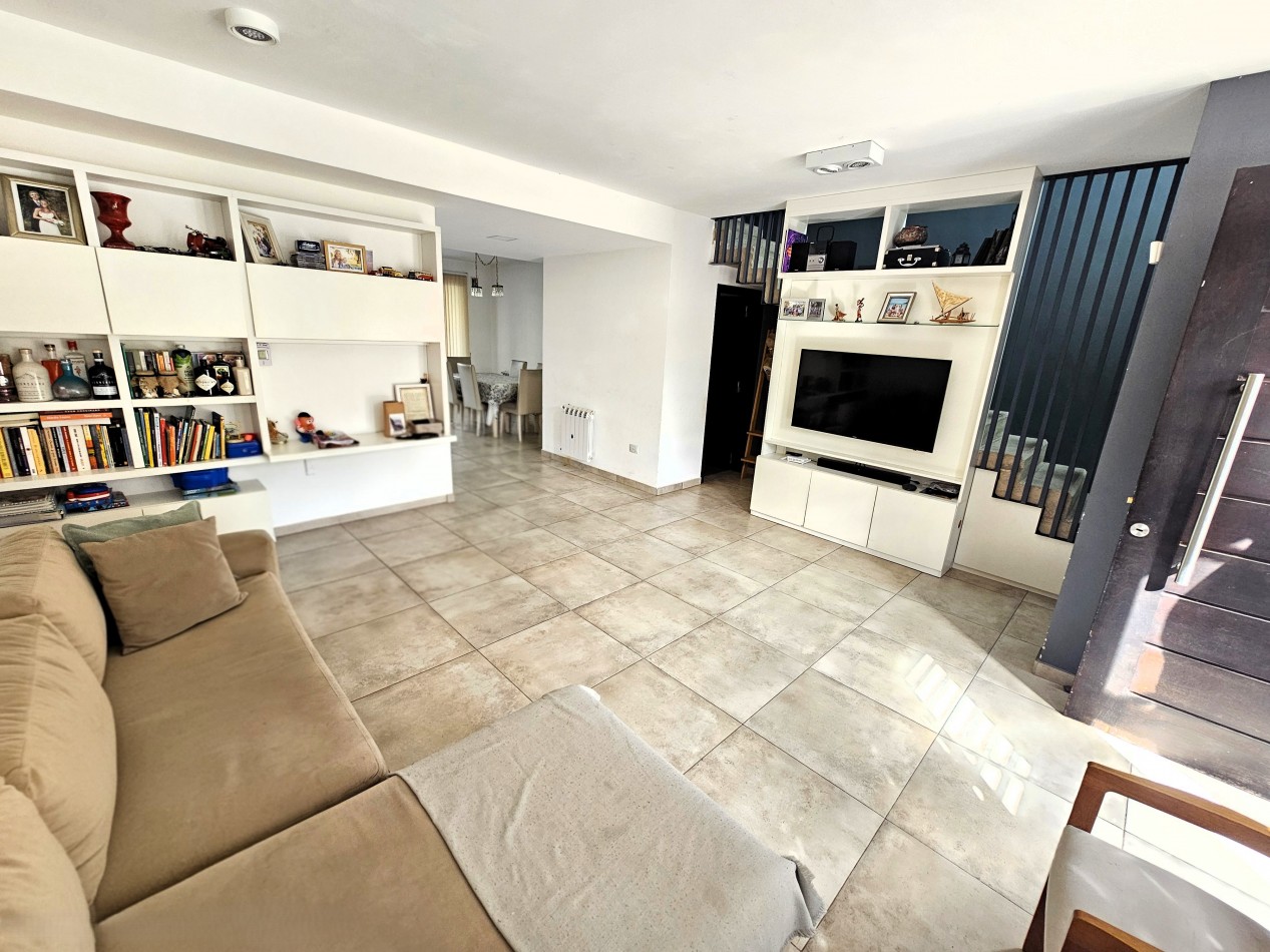 DUPLEX PREMIUM en Chacras del Sur | 3 dorm | suite | galeria con asador | jardin | 2 cocheras