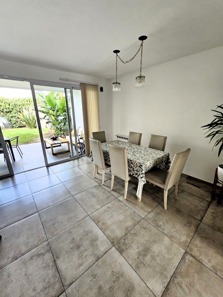 DUPLEX PREMIUM en Chacras del Sur | 3 dorm | suite | galeria con asador | jardin | 2 cocheras