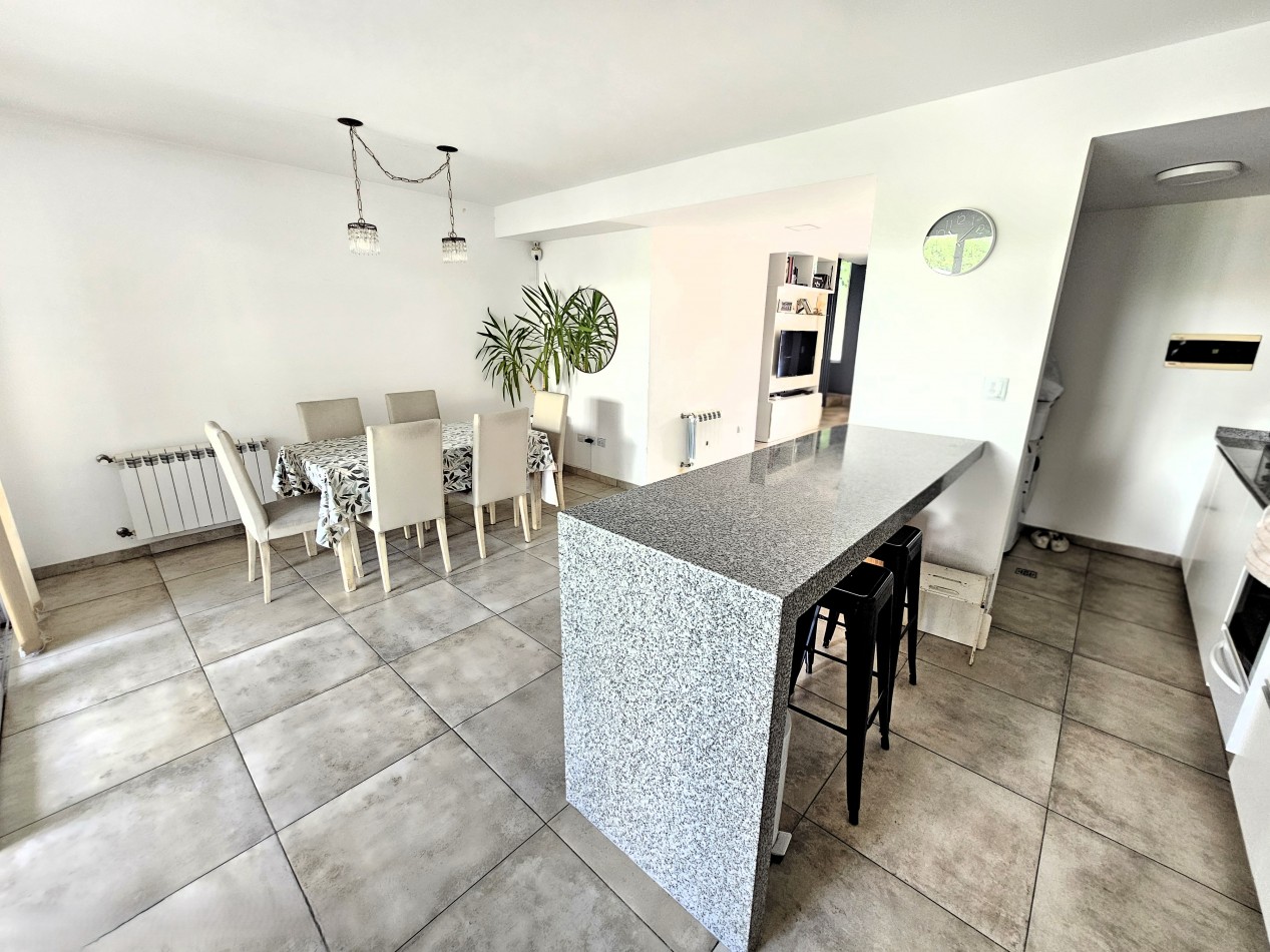 DUPLEX PREMIUM en Chacras del Sur | 3 dorm | suite | galeria con asador | jardin | 2 cocheras