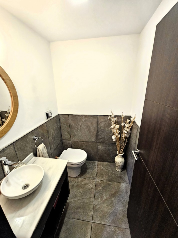 DUPLEX PREMIUM en Chacras del Sur | 3 dorm | suite | galeria con asador | jardin | 2 cocheras