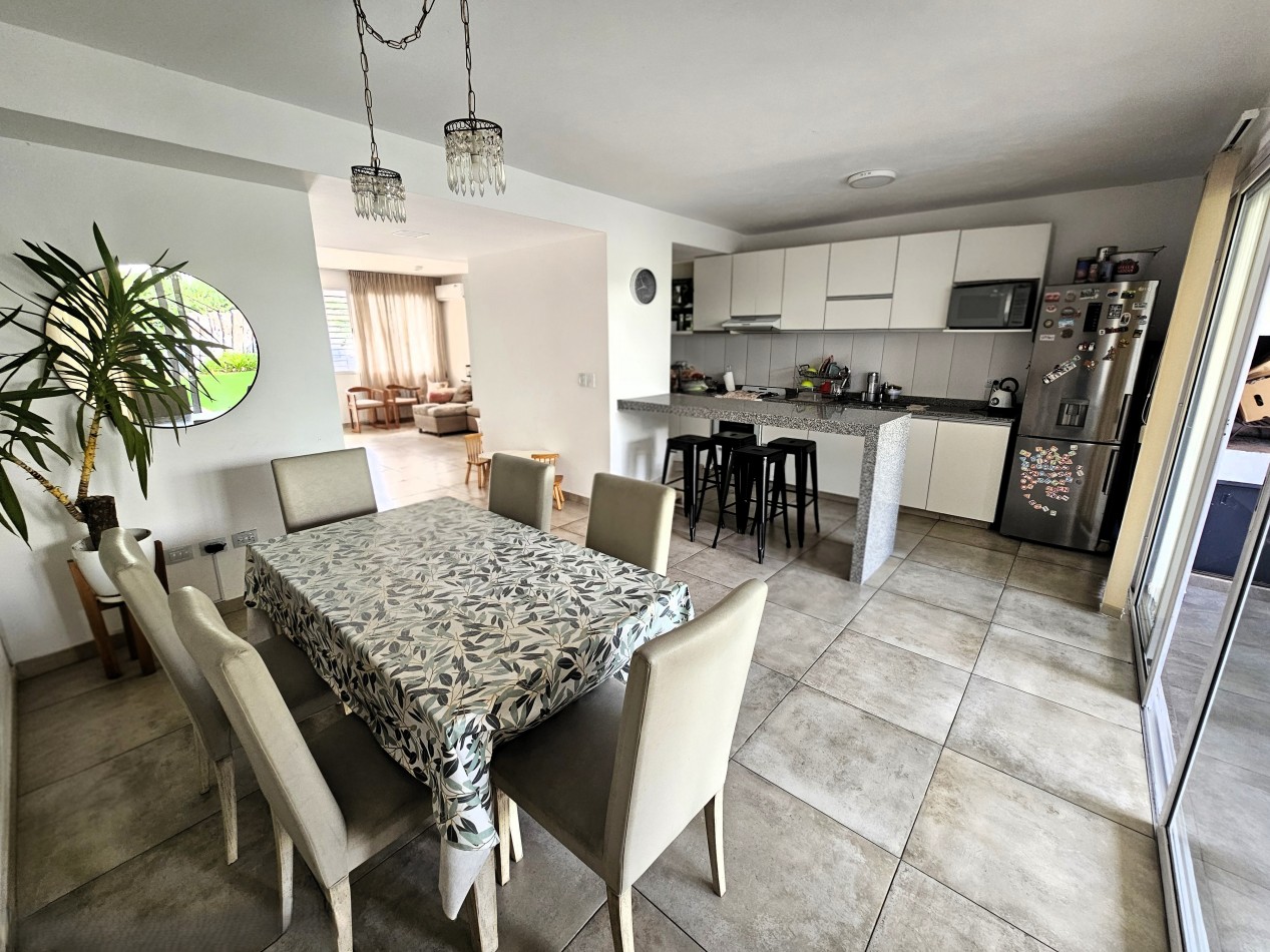 DUPLEX PREMIUM en Chacras del Sur | 3 dorm | suite | galeria con asador | jardin | 2 cocheras