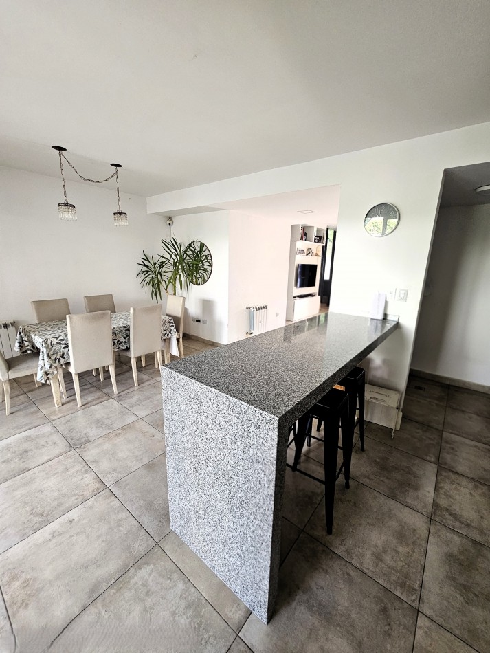 DUPLEX PREMIUM en Chacras del Sur | 3 dorm | suite | galeria con asador | jardin | 2 cocheras