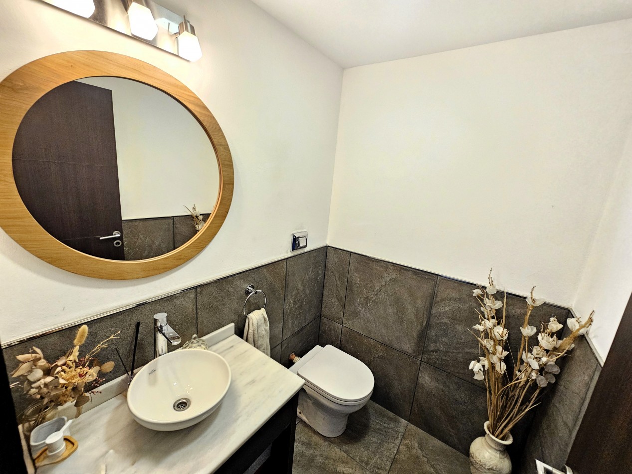 DUPLEX PREMIUM en Chacras del Sur | 3 dorm | suite | galeria con asador | jardin | 2 cocheras