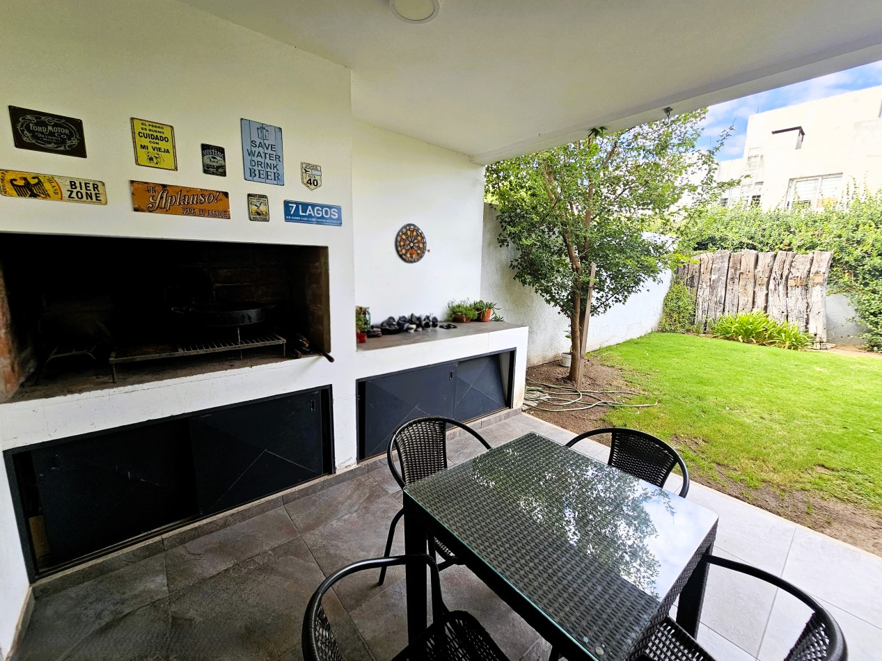 DUPLEX PREMIUM en Chacras del Sur | 3 dorm | suite | galeria con asador | jardin | 2 cocheras
