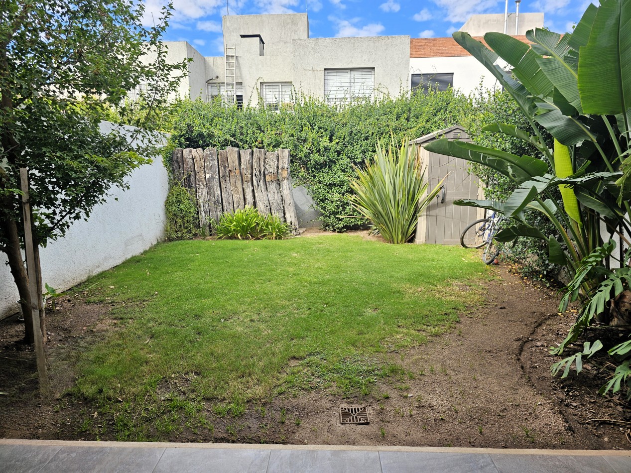 DUPLEX PREMIUM en Chacras del Sur | 3 dorm | suite | galeria con asador | jardin | 2 cocheras