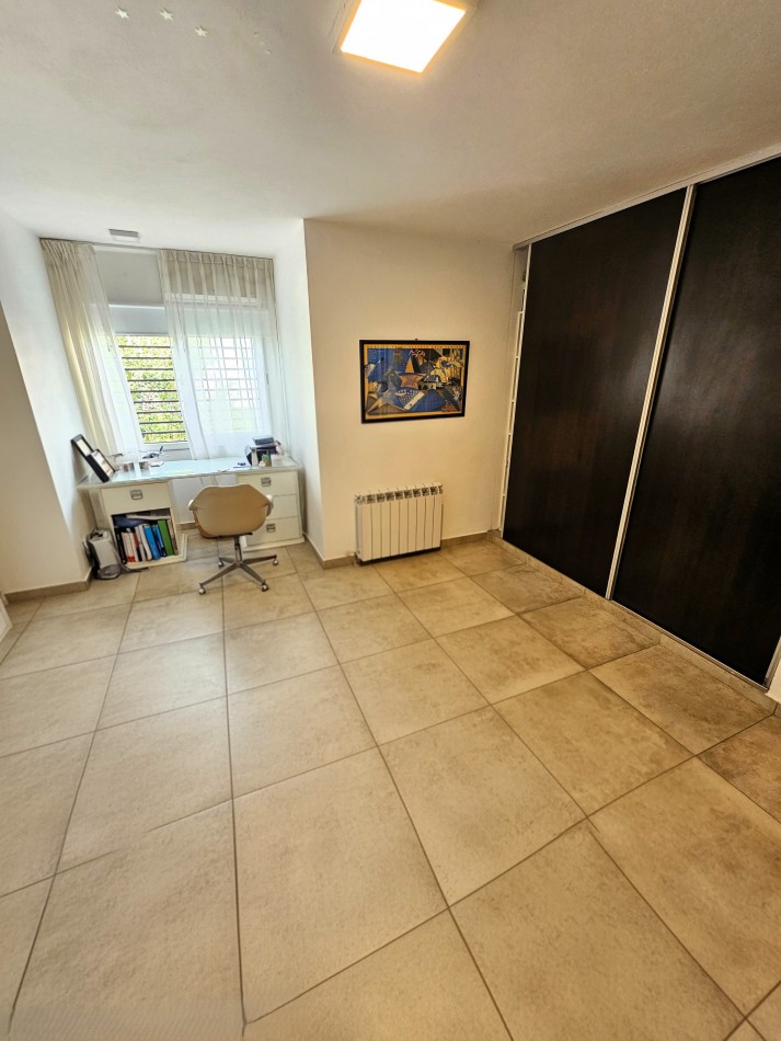 DUPLEX PREMIUM en Chacras del Sur | 3 dorm | suite | galeria con asador | jardin | 2 cocheras