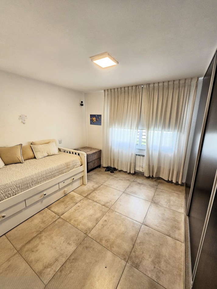 DUPLEX PREMIUM en Chacras del Sur | 3 dorm | suite | galeria con asador | jardin | 2 cocheras