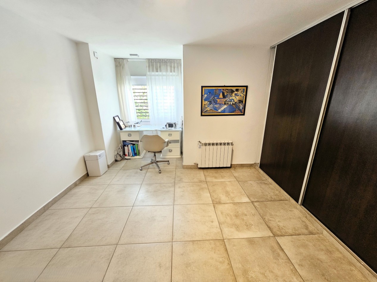 DUPLEX PREMIUM en Chacras del Sur | 3 dorm | suite | galeria con asador | jardin | 2 cocheras