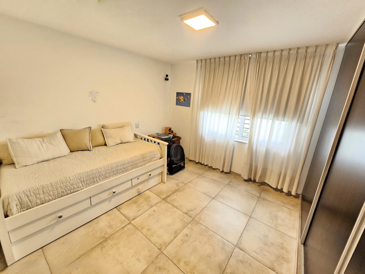 DUPLEX PREMIUM en Chacras del Sur | 3 dorm | suite | galeria con asador | jardin | 2 cocheras