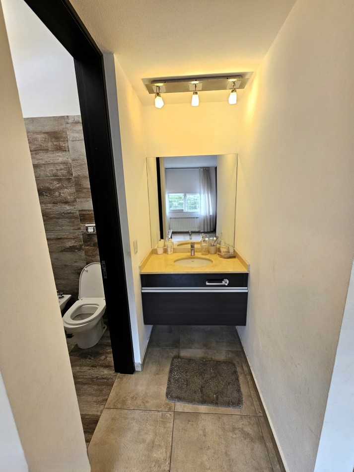 DUPLEX PREMIUM en Chacras del Sur | 3 dorm | suite | galeria con asador | jardin | 2 cocheras