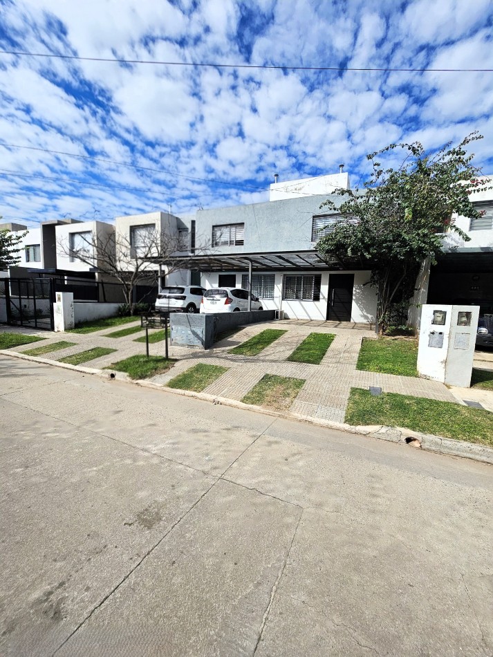 DUPLEX PREMIUM en Chacras del Sur | 3 dorm | suite | galeria con asador | jardin | 2 cocheras