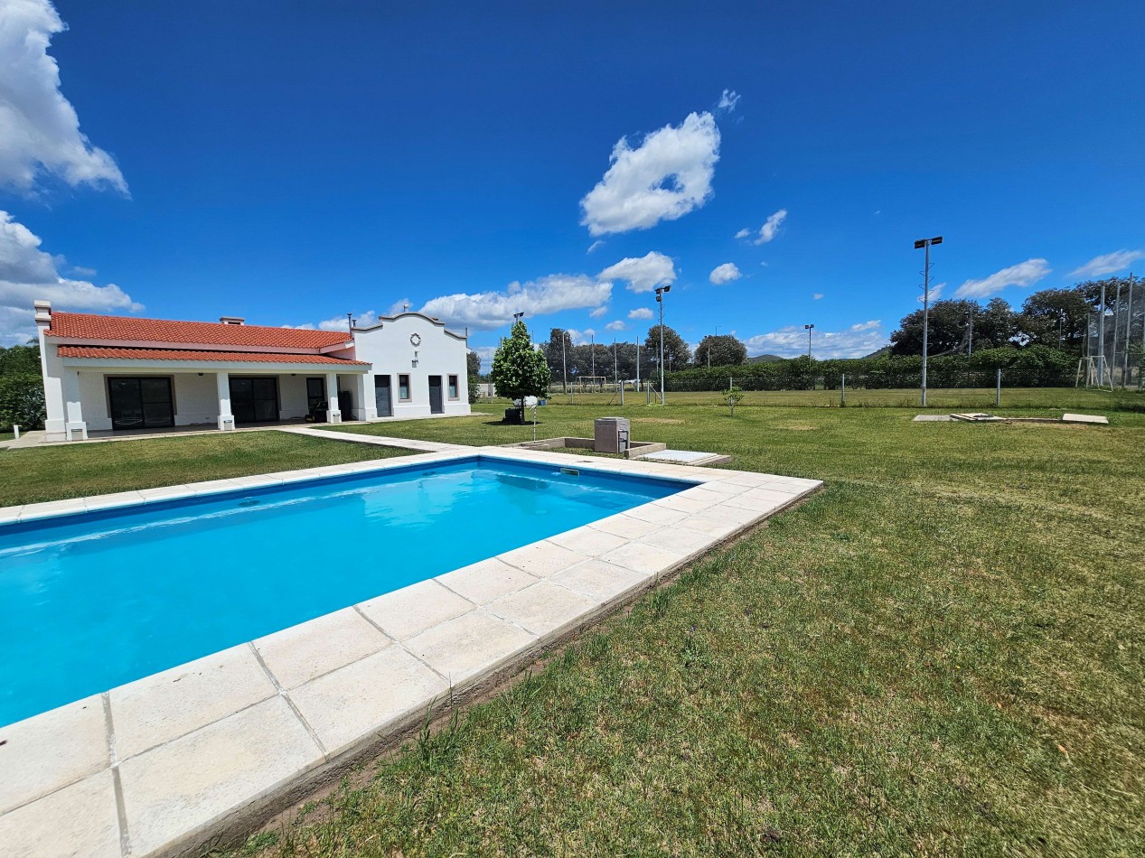 Estacion del Carmen | 4.500 m² + pileta climatizada + cancha propia