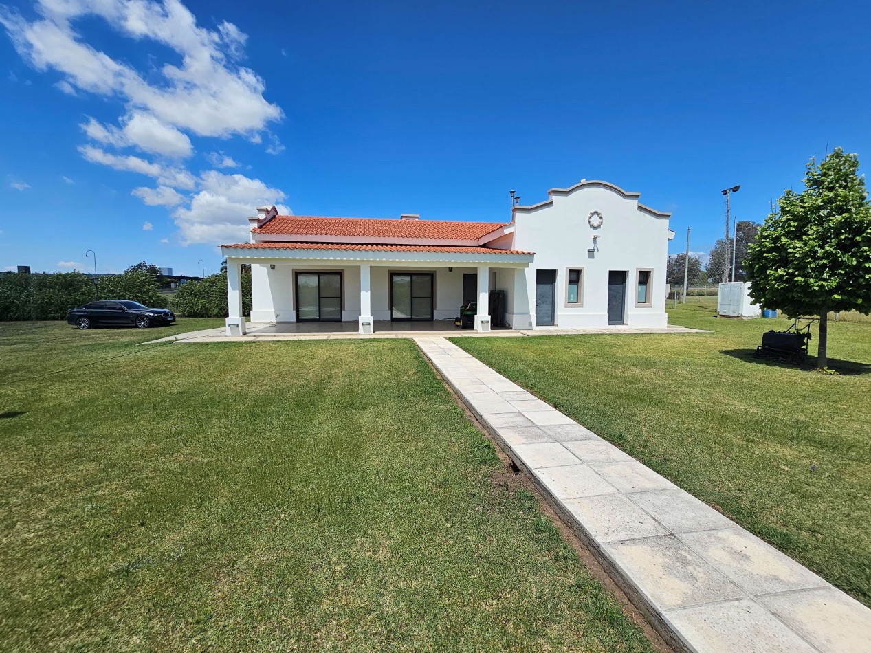 Estacion del Carmen | 4.500 m² + pileta climatizada + cancha propia