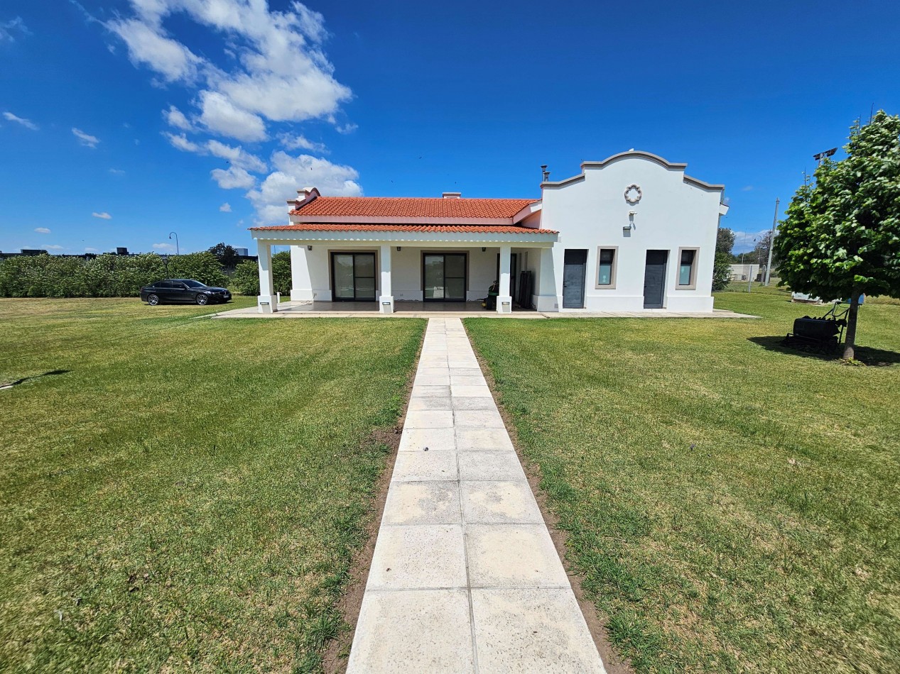 Estacion del Carmen | 4.500 m² + pileta climatizada + cancha propia