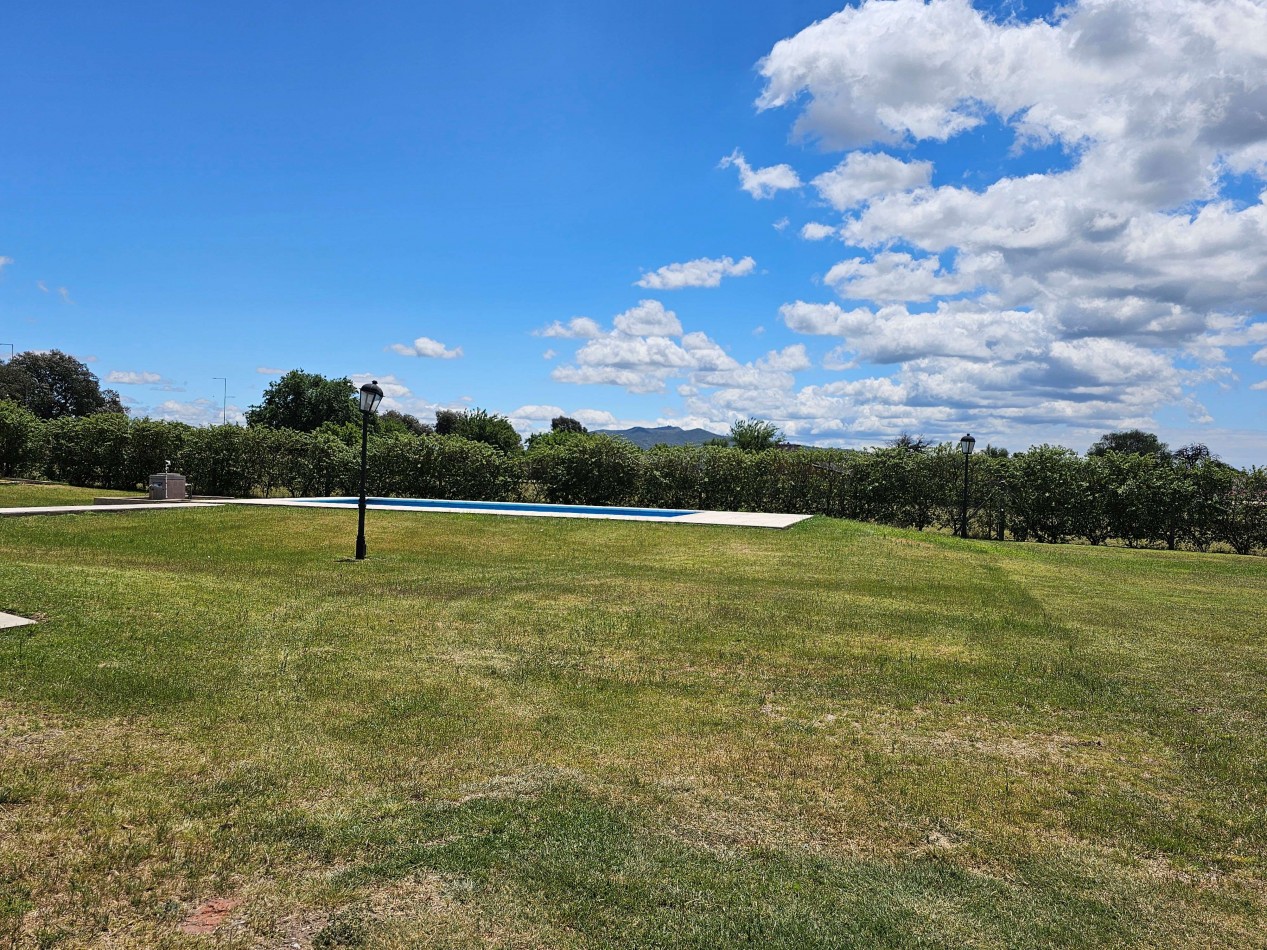 Estacion del Carmen | 4.500 m² + pileta climatizada + cancha propia