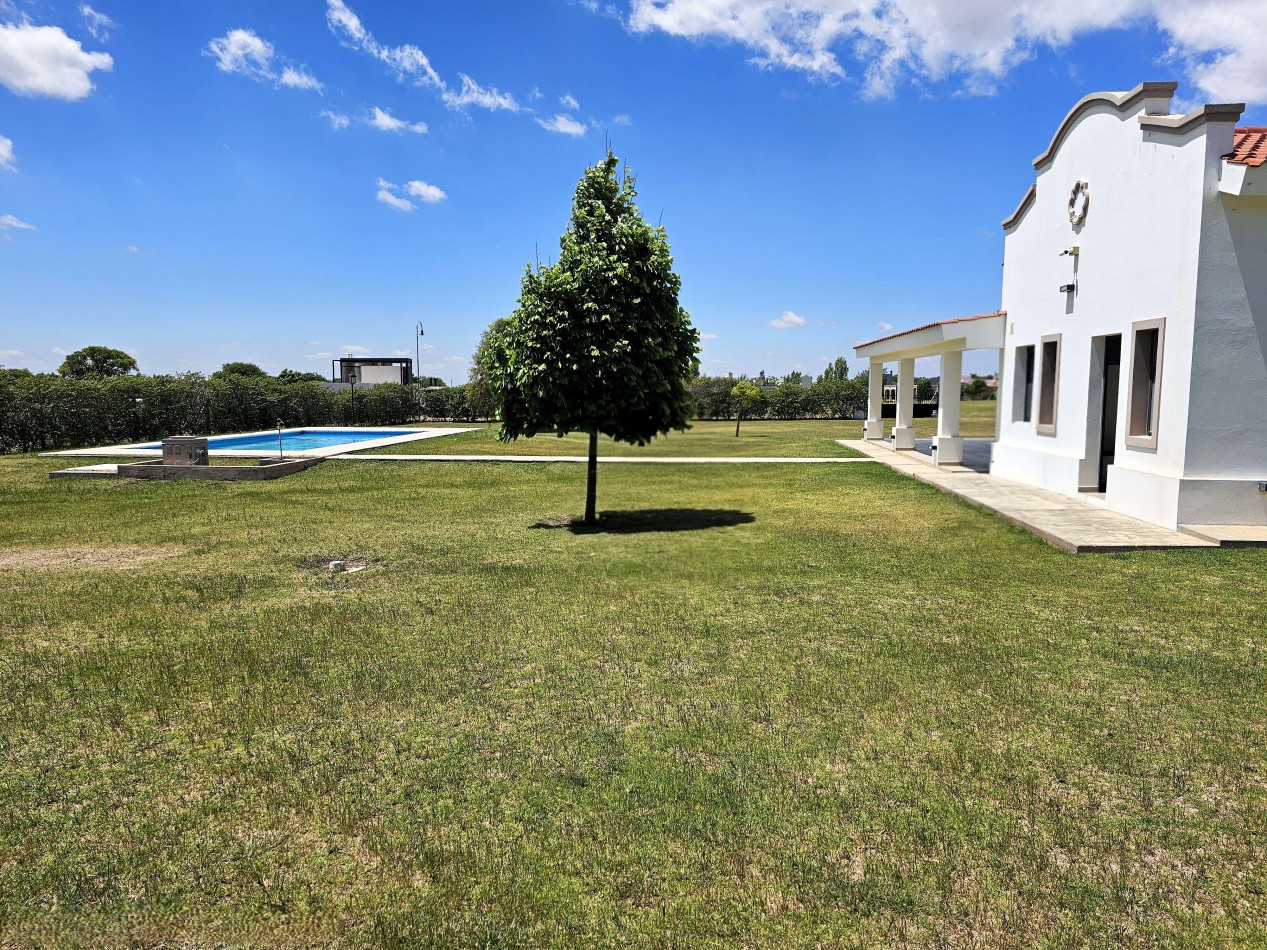 Estacion del Carmen | 4.500 m² + pileta climatizada + cancha propia