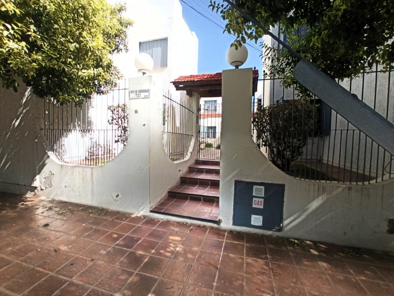  2 dormitorios EN Planta Baja / 2 patios y alarma / Complejo Mari I