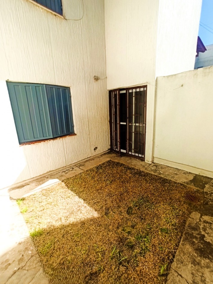  2 dormitorios EN Planta Baja / 2 patios y alarma / Complejo Mari I