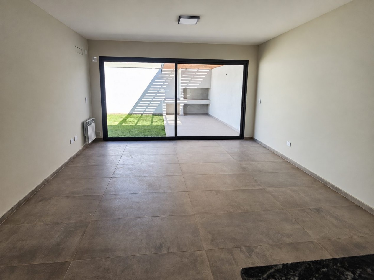 CASA A ESTRENAR 2 DORM / EN PLANTA BAJA / CON SUITE Y GALERIA/ SAN IGNACIO VILLAGE