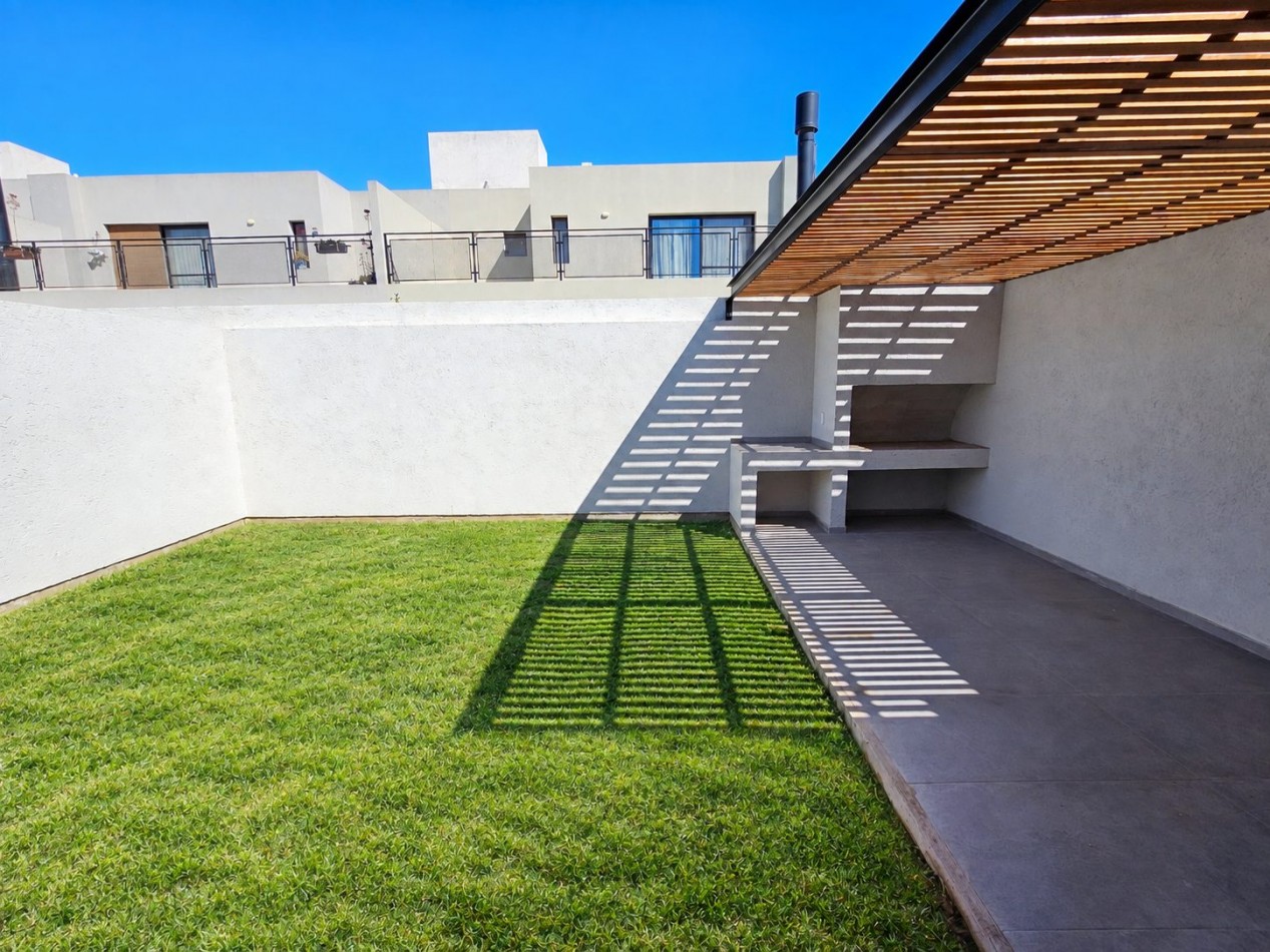 CASA A ESTRENAR 2 DORM / EN PLANTA BAJA / CON SUITE Y GALERIA/ SAN IGNACIO VILLAGE