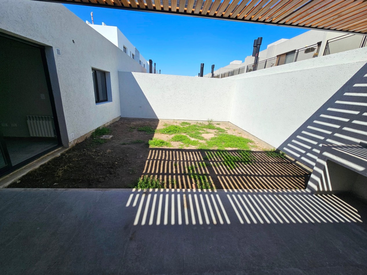 CASA A ESTRENAR 2 DORM / EN PLANTA BAJA / CON SUITE Y GALERIA/ SAN IGNACIO VILLAGE