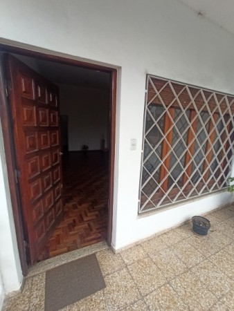 DOS CASAS - ZONA (C5) PB + 5 PISOS - IVERSIONISTA - LOTE DE 515 m2 - 