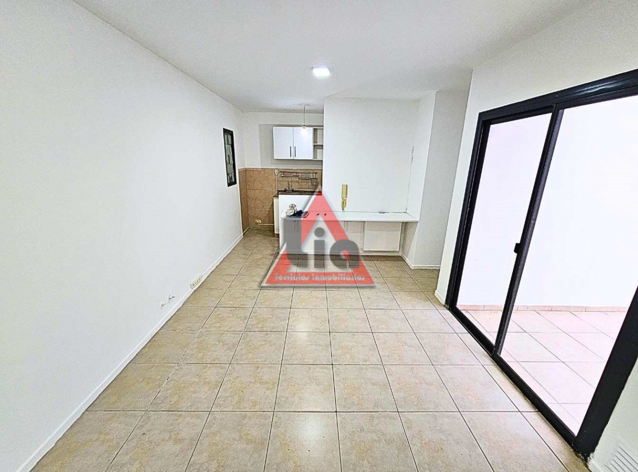UN DORMI EN PLANTA BAJA CON PATIO - CENTRO - 