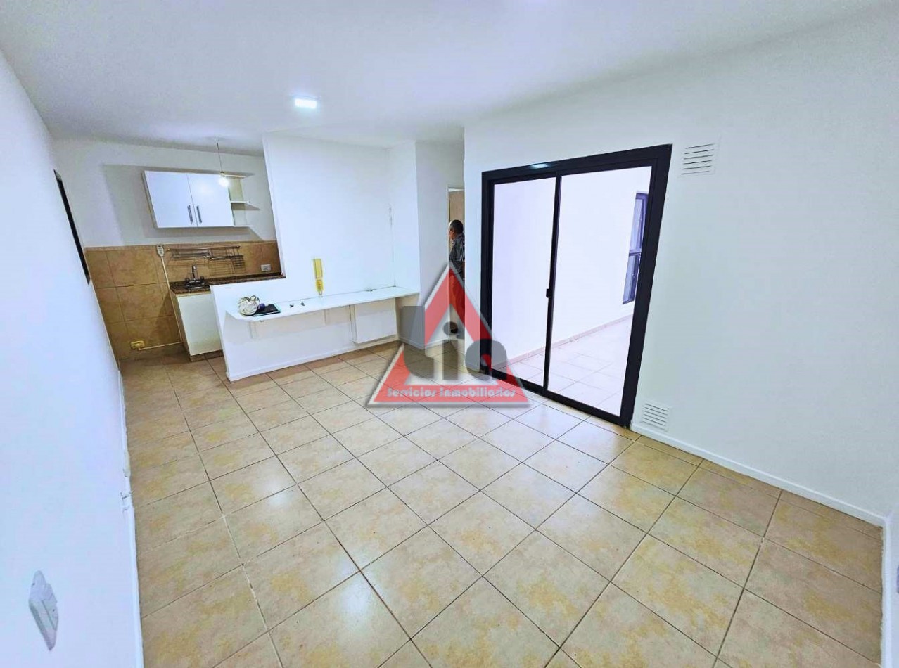 UN DORMI EN PLANTA BAJA CON PATIO - CENTRO - 