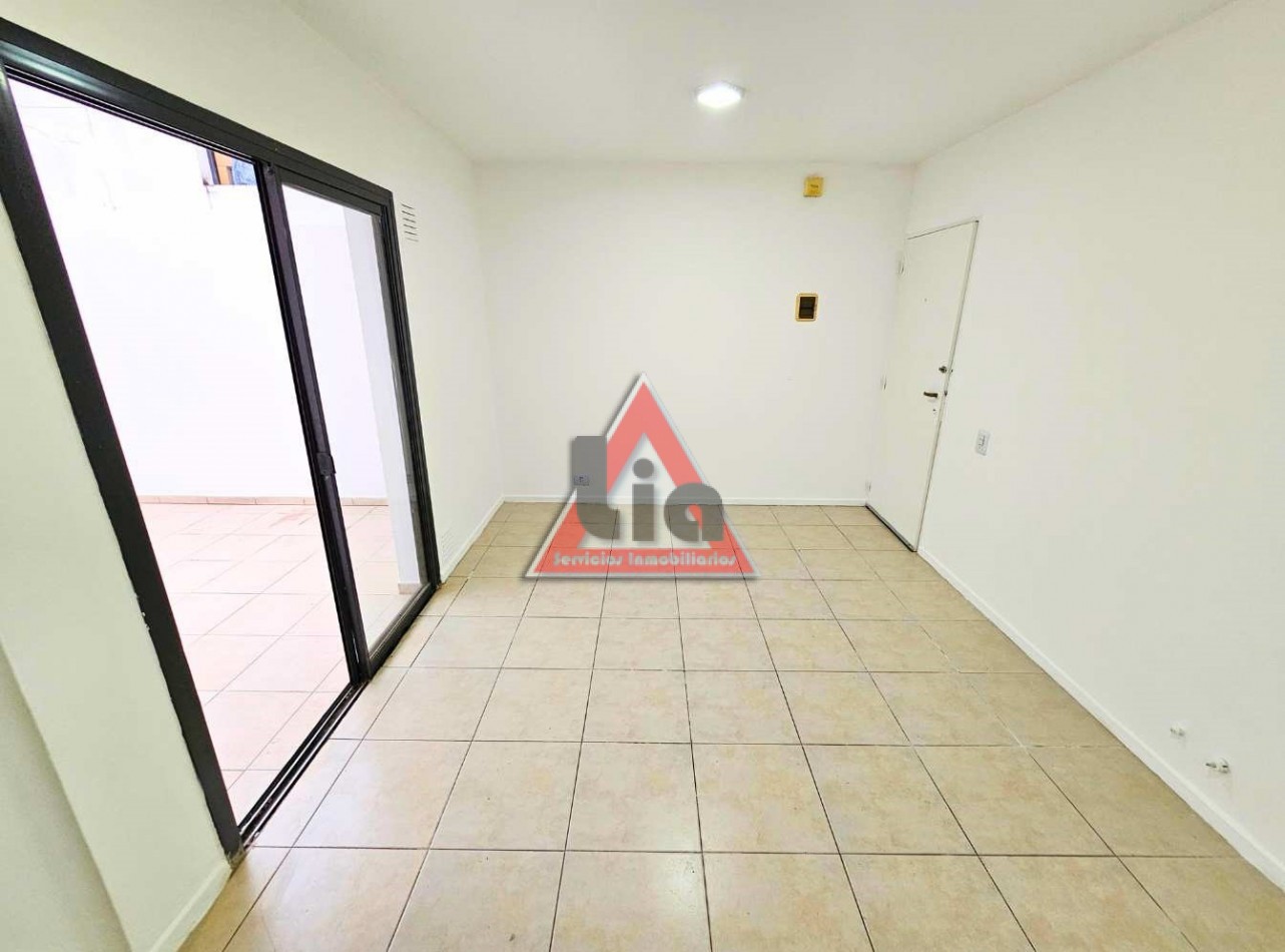 UN DORMI EN PLANTA BAJA CON PATIO - CENTRO - 