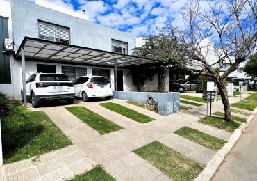 DUPLEX PREMIUM en Chacras del Sur | 3 dorm | suite | galeria con asador | jardin | 2 cocheras